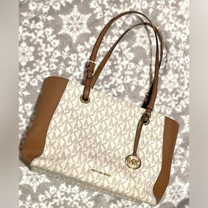 Michael Kors Signature Leather Walsh Vanilla Tote